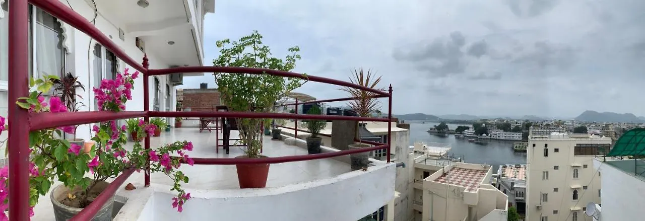 Peacock Guest House - Lake View Hotel In Udaipur