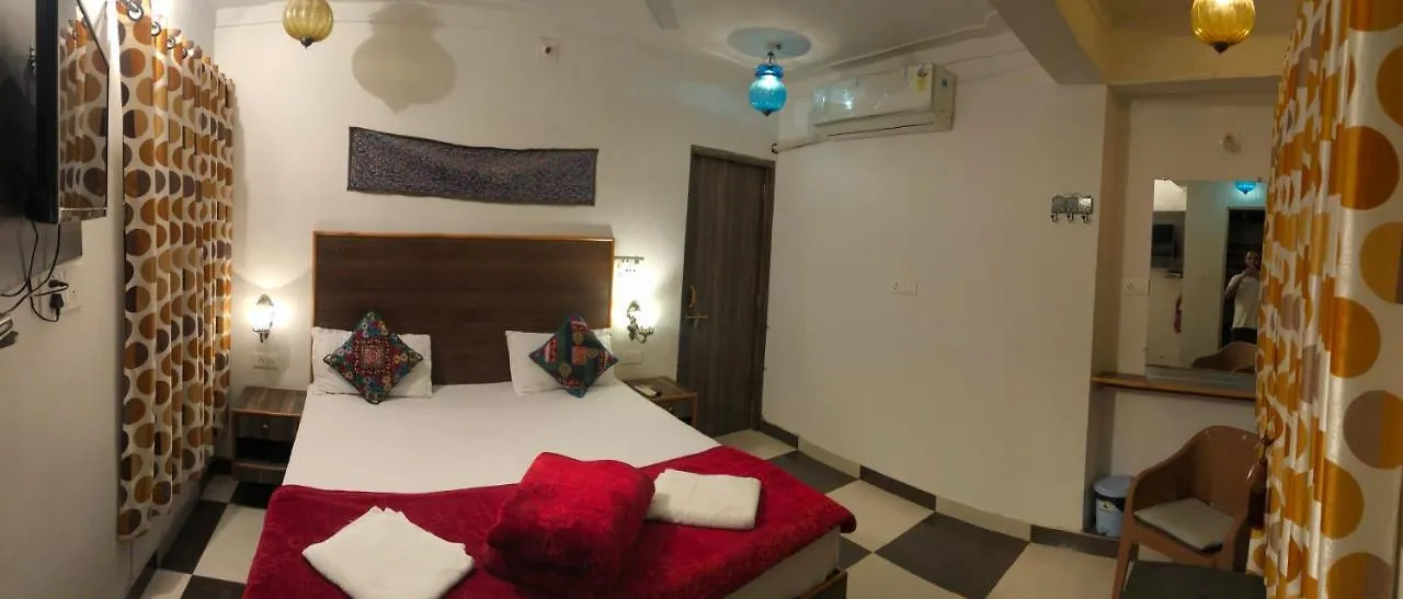 Peacock Guest House - Lake View Hotel In Udaipur