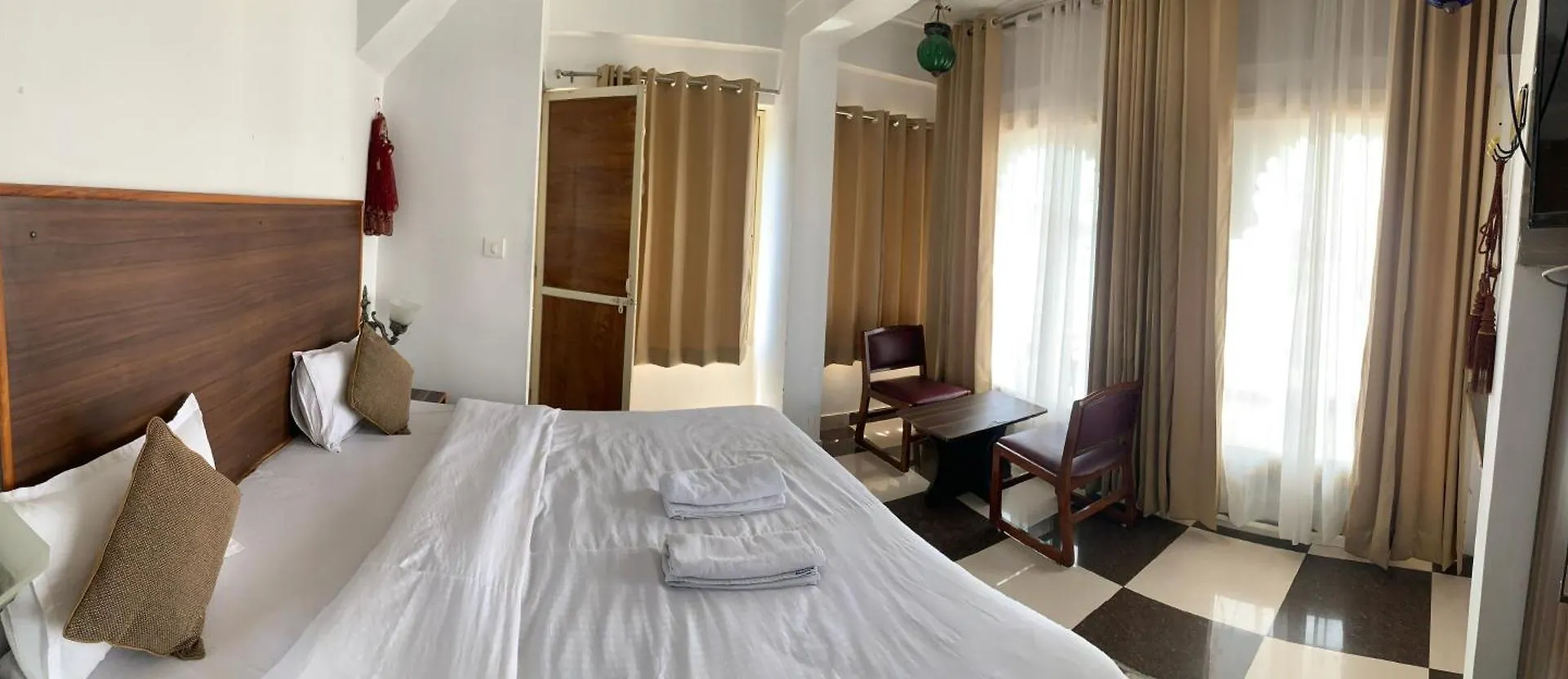 Peacock Guest House - Lake View Hotel In Udaipur