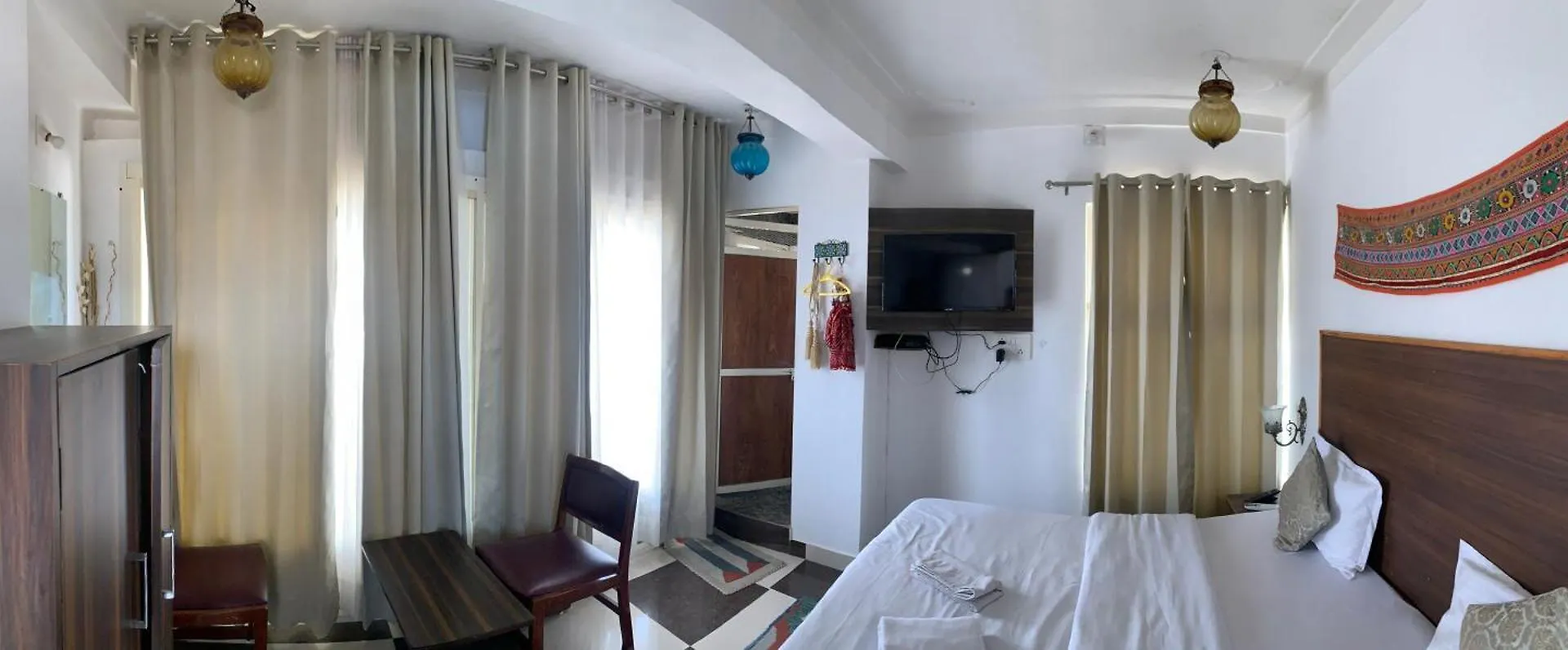 Peacock Guest House - Lake View Hotel In Udaipur