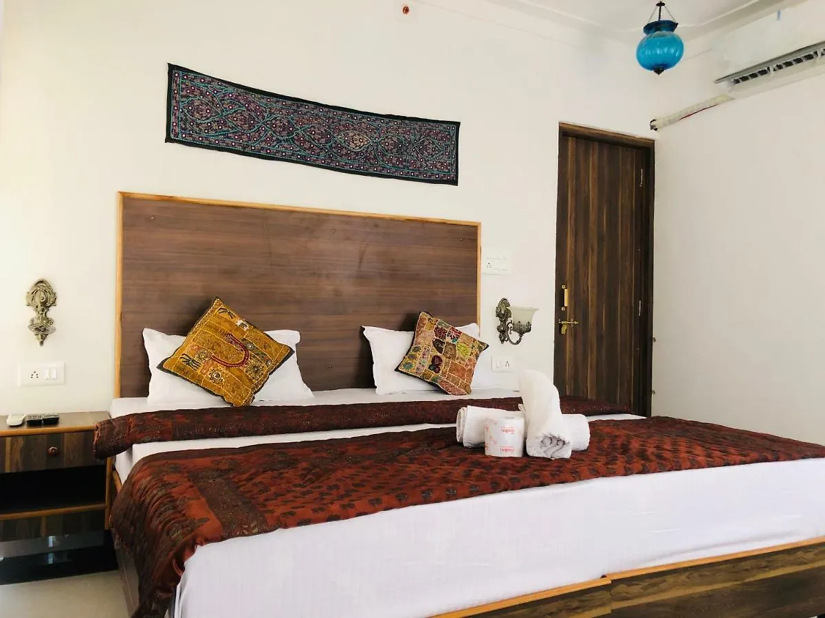 Peacock Guest House - Lake View Hotel In Udaipur