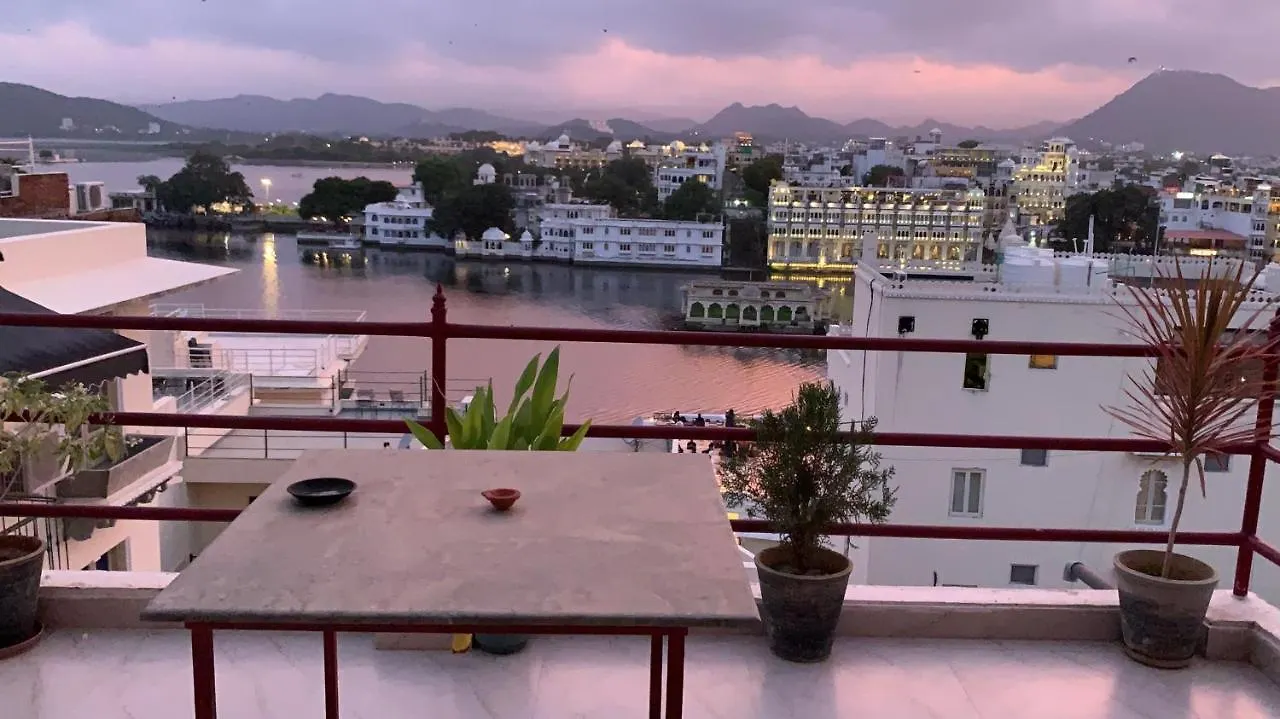 Peacock Guest House - Lake View Hotel In Udaipur