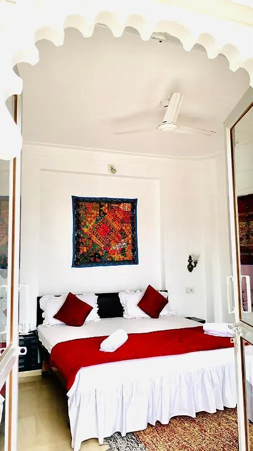 Peacock Guest House - Lake View Hotel In Udaipur