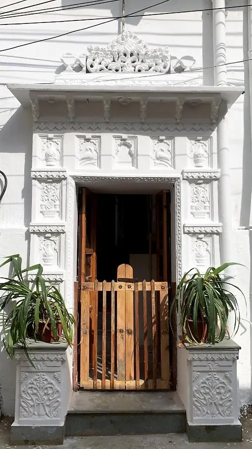 Peacock Guest House - Lake View Hotel In Udaipur