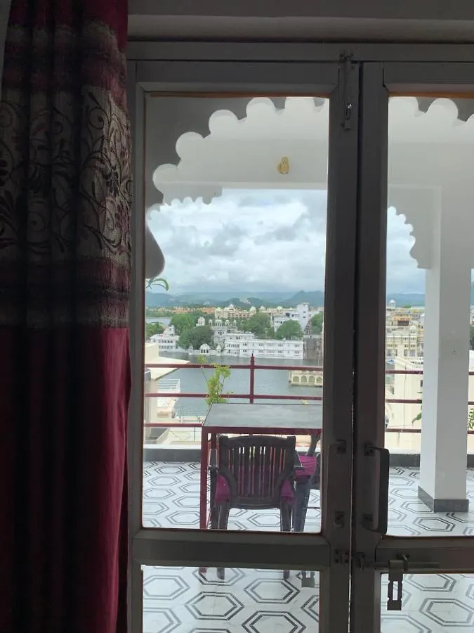 Peacock Guest House - Lake View Hotel In Udaipur