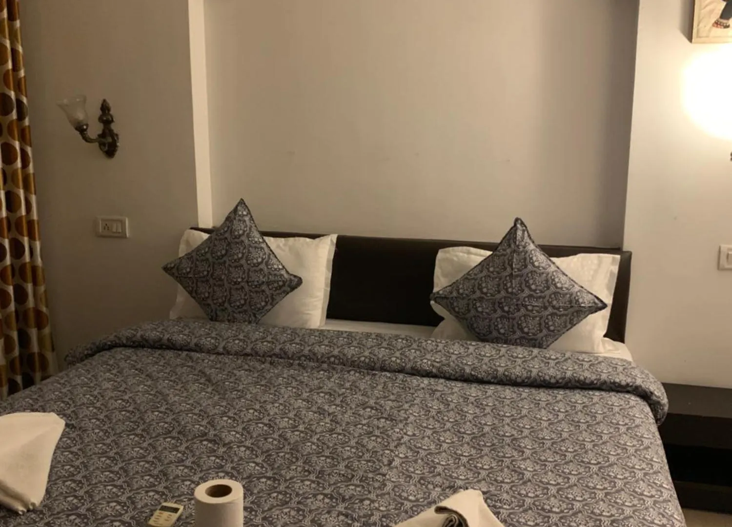 Peacock Guest House - Lake View Hotel In Udaipur