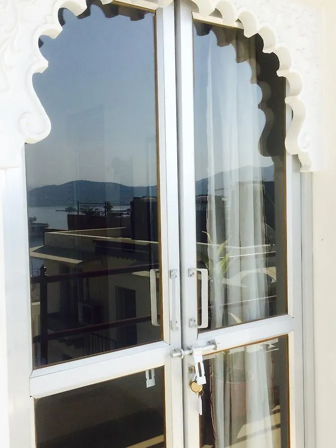 **  Peacock Guest House - Lake View Hotel In Udaipur India