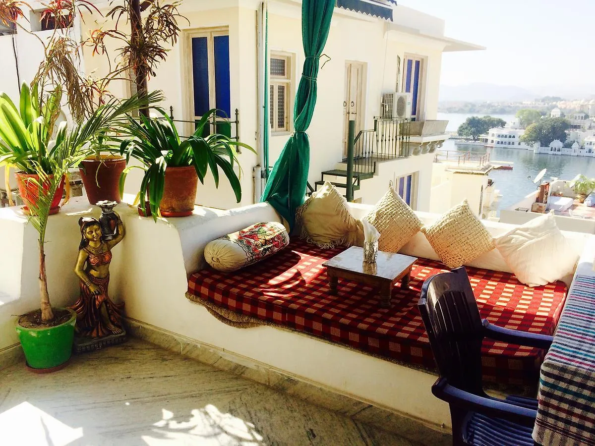 Peacock Guest House - Lake View Hotel In Udaipur